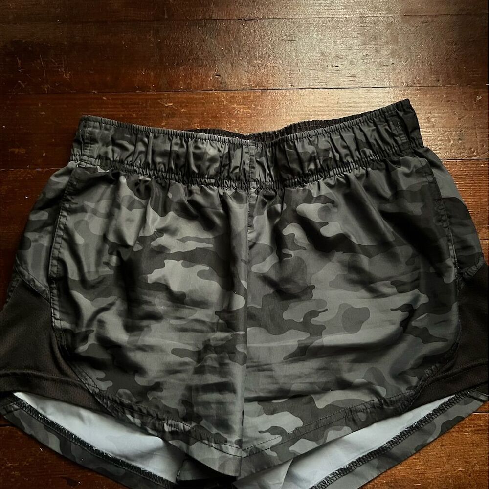 Athleta Women's Camo Running Shorts Black Size S with Pockets